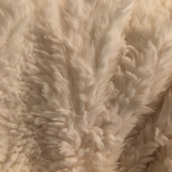 Like-new super plush green Sherpa lined vest - Picture 3 of 5